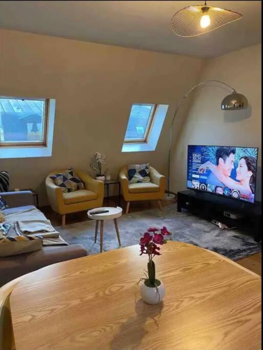 פריז Quiet And Spacious Apartment Near Champs Elysees מראה חיצוני תמונה